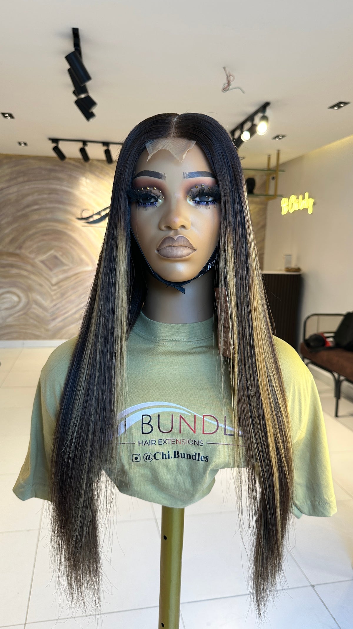 20”Dark root highlight bone straight W/2x4closure
